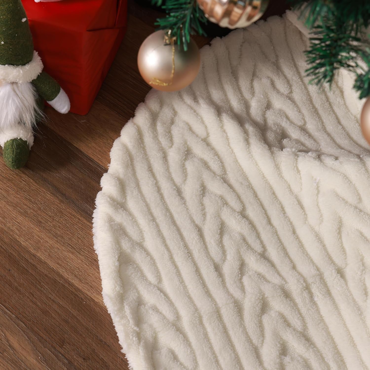 36-Inch White Faux Fur Christmas Tree Skirt for Holiday Decor