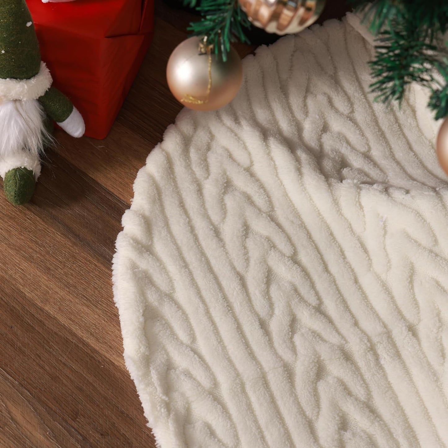 36-Inch White Faux Fur Christmas Tree Skirt for Holiday Decor