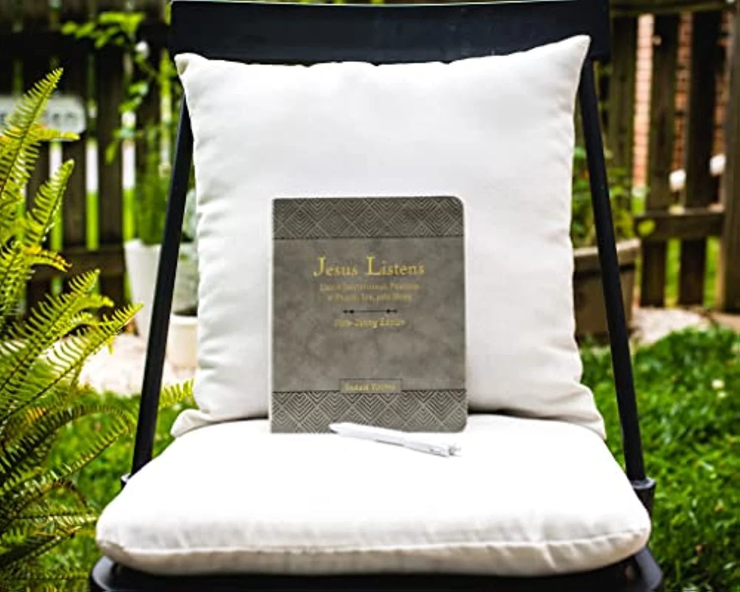 Jesus Listens Note-Taking Edition with Full Scriptures: Daily Devotional Prayers of Peace, Joy, and Hope [Gray] (Hardcover)